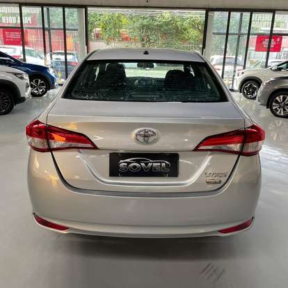 TOYOTA-YARIS-2024