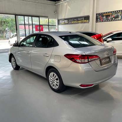 TOYOTA-YARIS-2024