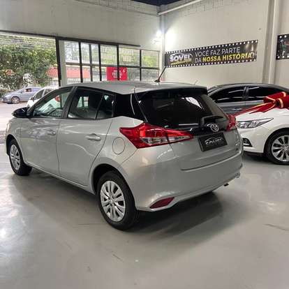TOYOTA-YARIS-2024