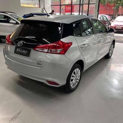 TOYOTA-YARIS-2024