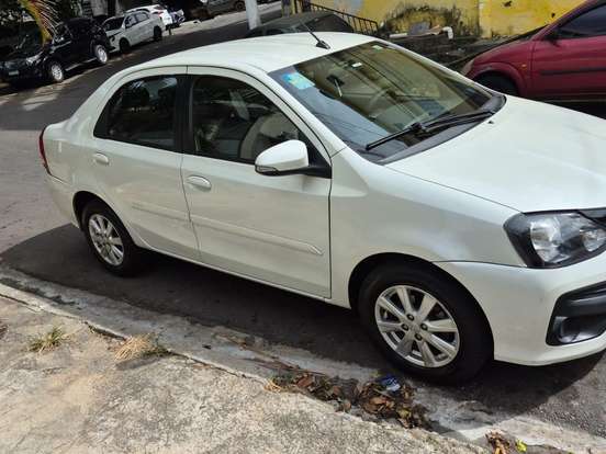TOYOTA-ETIOS-1.5 X PLUS SEDAN 16V FLEX 4P AUTOMÁTICO TOYOTA-ETIOS-2019
