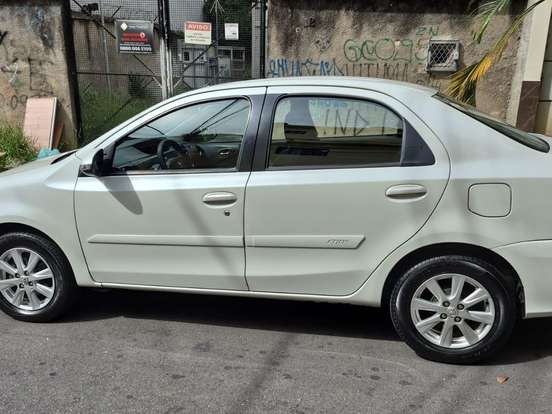 TOYOTA-ETIOS-1.5 X PLUS SEDAN 16V FLEX 4P AUTOMÁTICO TOYOTA-ETIOS-2019