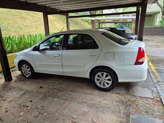 TOYOTA-ETIOS-2019