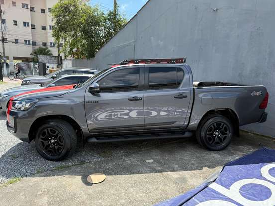 TOYOTA-HILUX-2021