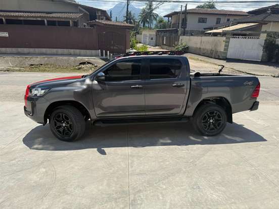TOYOTA-HILUX-2021
