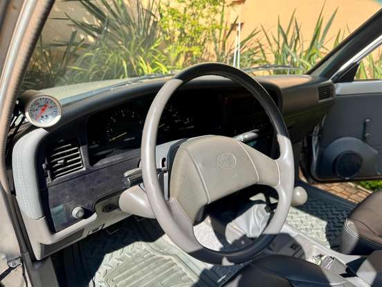 TOYOTA-HILUX-2003