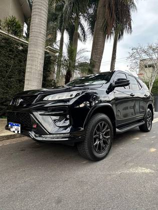 TOYOTA HILUX SW4 2.8 D-4D TURBO DIESEL GR-S 7L 4X4 AUTOMÁTICO