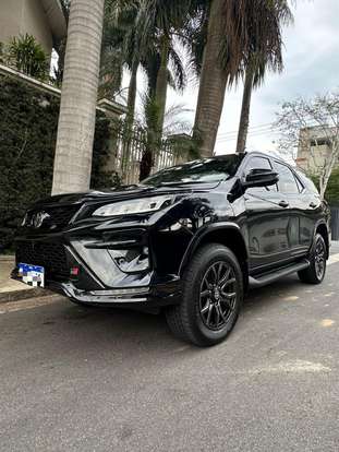 TOYOTA-HILUX SW4-2024
