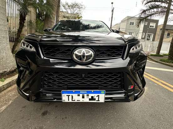 TOYOTA-HILUX SW4-2.8 D-4D TURBO DIESEL GR-S 7L 4X4 AUTOMÁTICO TOYOTA-HILUX SW4-2024