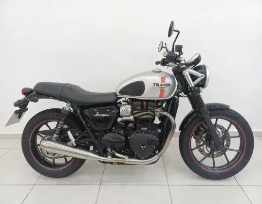 TRIUMPH STREET TWIN 