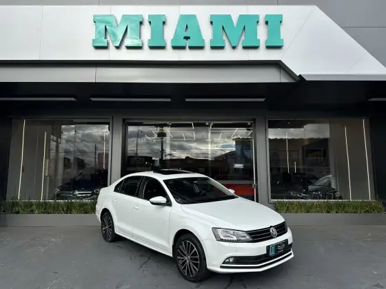 VOLKSWAGEN JETTA 2.0 TSI HIGHLINE 211CV GASOLINA 4P TIPTRONIC VOLKSWAGEN JETTA 2.0 TSI HIGHLINE 211CV GASOLINA 4P TIPTRONIC