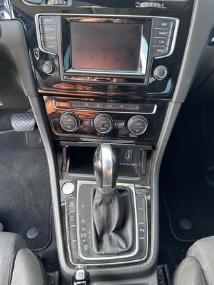 VOLKSWAGEN-GOLF-2015