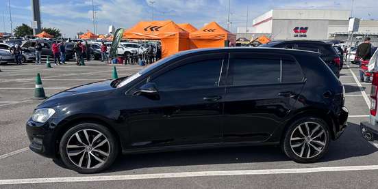 VOLKSWAGEN-GOLF-2015