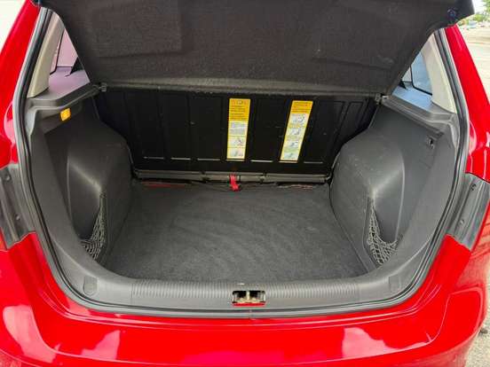 VOLKSWAGEN-SPACEFOX-2012