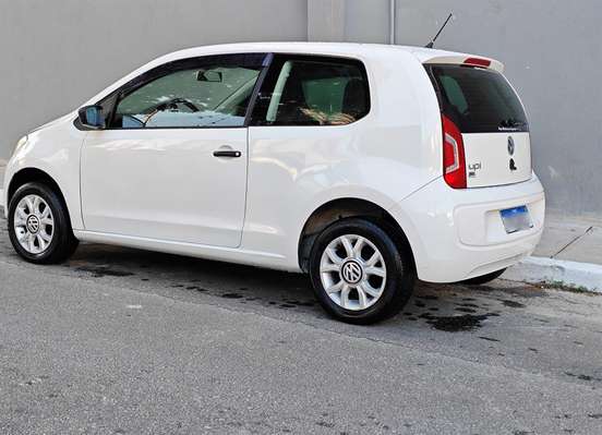 VOLKSWAGEN-UP-2015