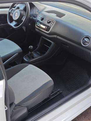 VOLKSWAGEN-UP-2015