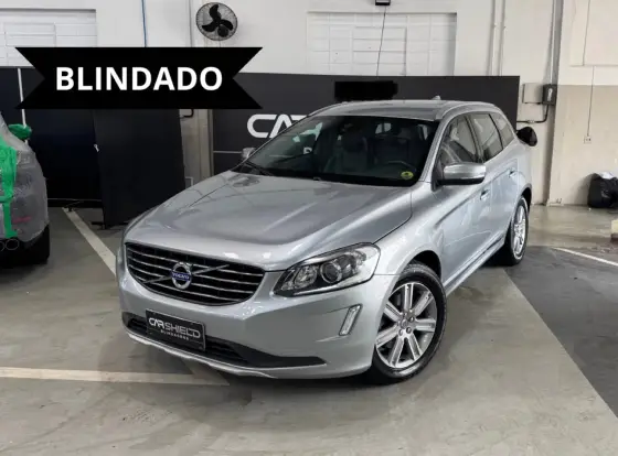VOLVO XC60 2.4 D5 KINETIC DIESEL AWD 4P AUTOMÁTICO