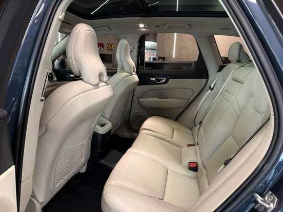 VOLVO-XC60-2020