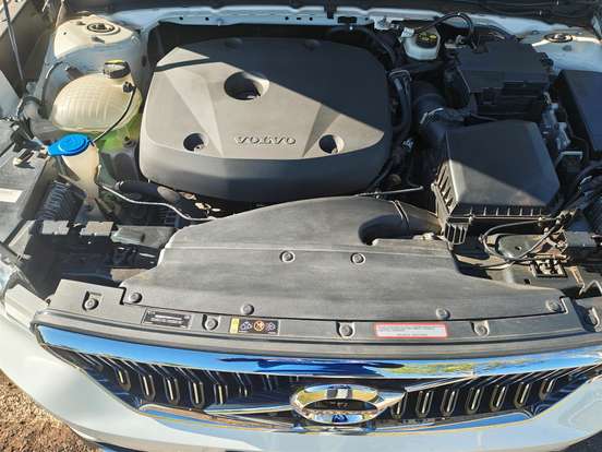 VOLVO-XC40-2020