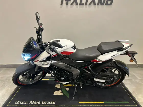 BAJAJ DOMINAR NS200 