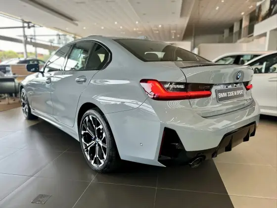 BMW 330e 2.0 16V TURBO HÍBRIDO M SPORT AUTOMÁTICO