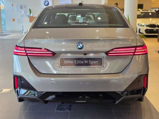 BMW-530e-2025