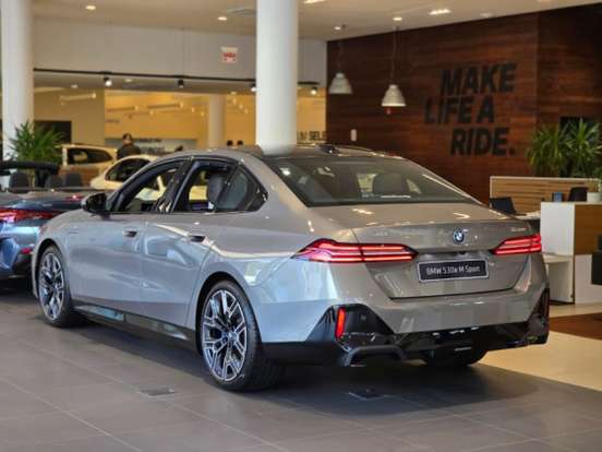 BMW-530e-2025