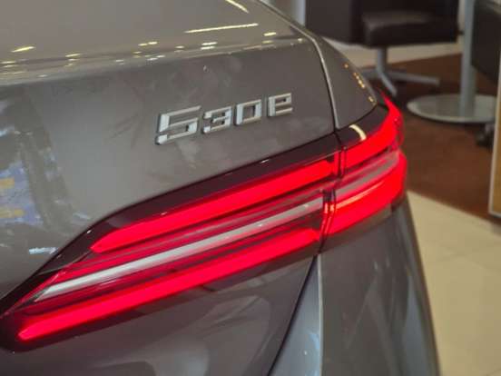 BMW-530e-2025