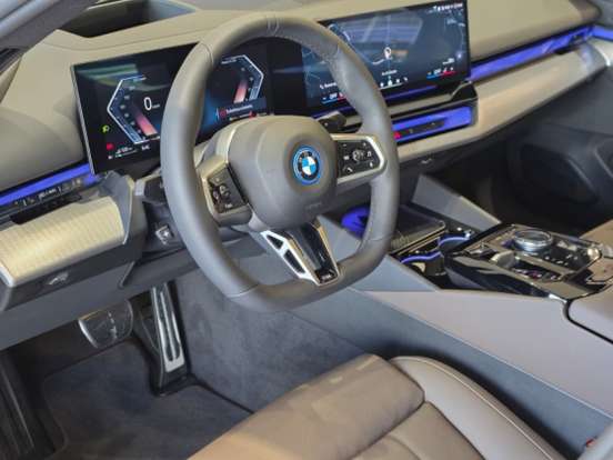 BMW-530e-2025