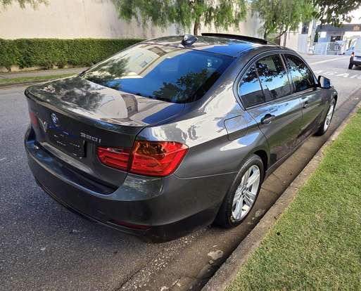 BMW-320i-2015