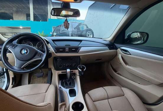 BMW-X1-2011