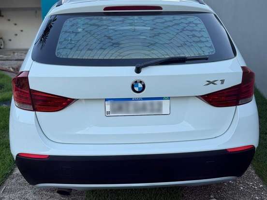 BMW-X1-2.0 18I S-DRIVE 4X2 16V GASOLINA 4P AUTOMÁTICO BMW-X1-2011