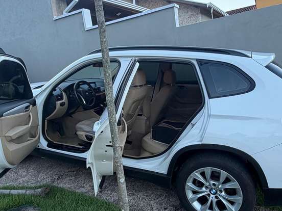 BMW-X1-2.0 18I S-DRIVE 4X2 16V GASOLINA 4P AUTOMÁTICO BMW-X1-2011