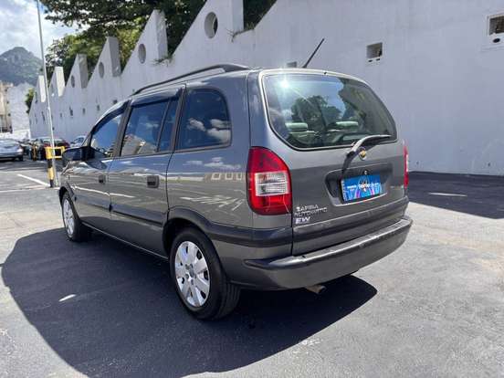 CHEVROLET-ZAFIRA-2.0 MPFI EXPRESSION 8V FLEX 4P AUTOMÁTICO CHEVROLET-ZAFIRA-2010
