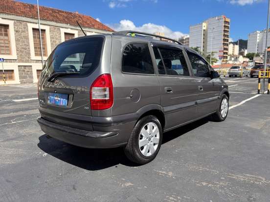 CHEVROLET-ZAFIRA-2010