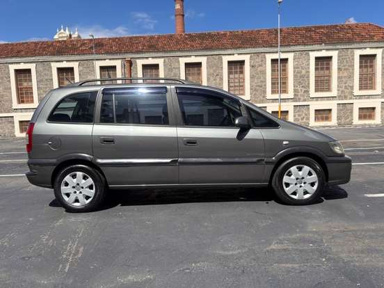CHEVROLET-ZAFIRA-2010