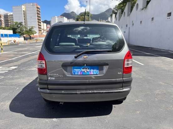 CHEVROLET-ZAFIRA-2010