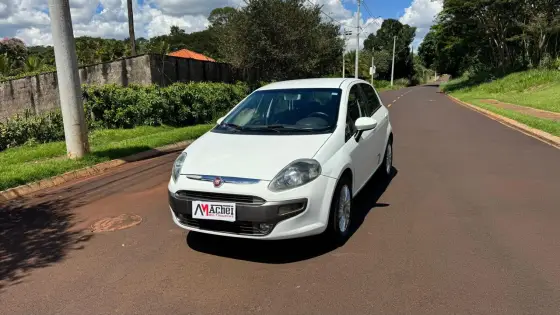 FIAT PUNTO 1.6 ESSENCE 16V FLEX 4P MANUAL FIAT PUNTO 1.6 ESSENCE 16V FLEX 4P MANUAL