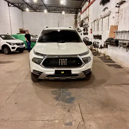FIAT TORO 2.0 16V TURBO DIESEL RANCH 4WD AT9 FIAT TORO 2.0 16V TURBO DIESEL RANCH 4WD AT9