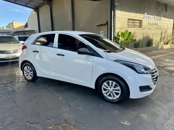 HYUNDAI HB20 1.0 COMFORT PLUS 12V TURBO FLEX 4P MANUAL