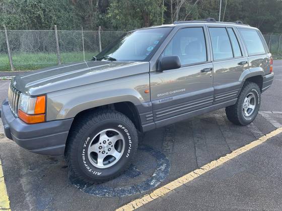 JEEP GRAND CHEROKEE 4.0 LAREDO 4X4 6I 12V GASOLINA 4P AUTOMÁTICO