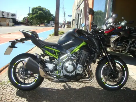 KAWASAKI Z900 KAWASAKI Z900