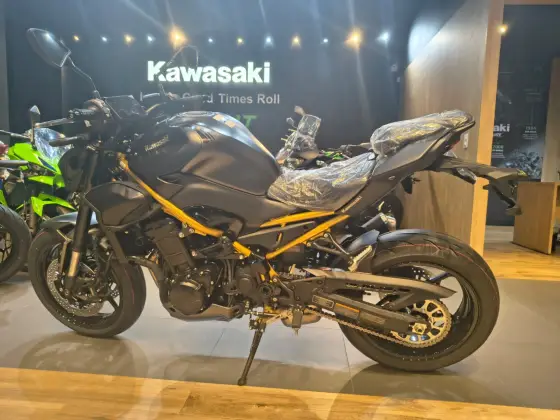 KAWASAKI Z900 KAWASAKI Z900