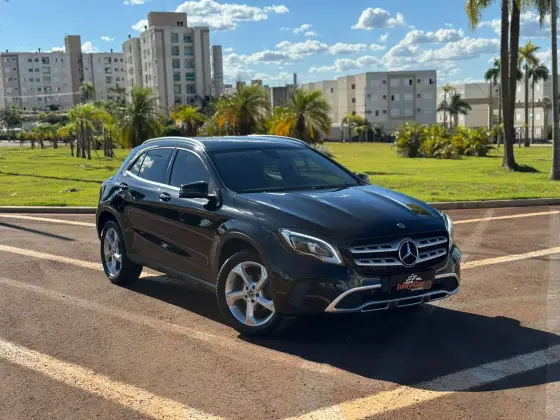 MERCEDES-BENZ GLA 200 1.6 CGI FLEX ADVANCE 7G-DCT