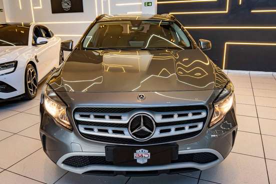 MERCEDES-BENZ-GLA 200-2018