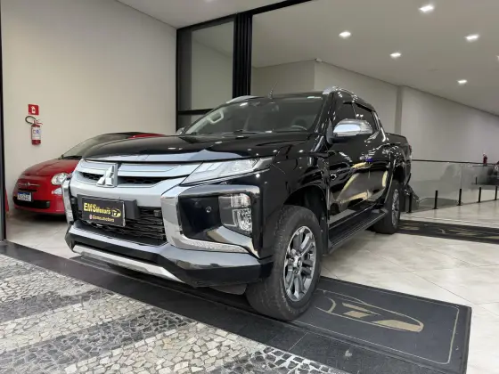 MITSUBISHI L200 TRITON 2.4 16V TURBO DIESEL SPORT HPE-S CD 4P 4X4 AUTOMÁTICO MITSUBISHI L200 TRITON 2.4 16V TURBO DIESEL SPORT HPE-S CD 4P 4X4 AUTOMÁTICO