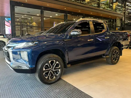 MITSUBISHI L200 TRITON 2.4 16V TURBO DIESEL SPORT HPE-S CD 4P 4X4 AUTOMÁTICO MITSUBISHI L200 TRITON 2.4 16V TURBO DIESEL SPORT HPE-S CD 4P 4X4 AUTOMÁTICO