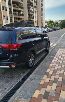 MITSUBISHI-OUTLANDER-2016