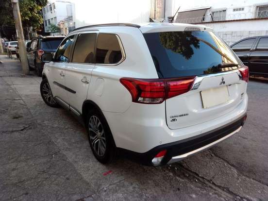 MITSUBISHI-OUTLANDER-3.0 GT 4X4 V6 24V GASOLINA 4P AUTOMÁTICO MITSUBISHI-OUTLANDER-2015