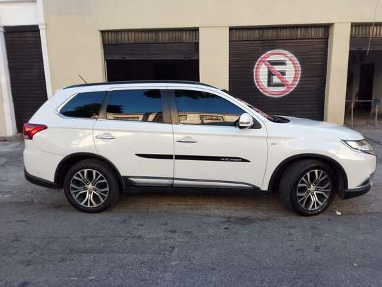 MITSUBISHI-OUTLANDER-3.0 GT 4X4 V6 24V GASOLINA 4P AUTOMÁTICO MITSUBISHI-OUTLANDER-2015